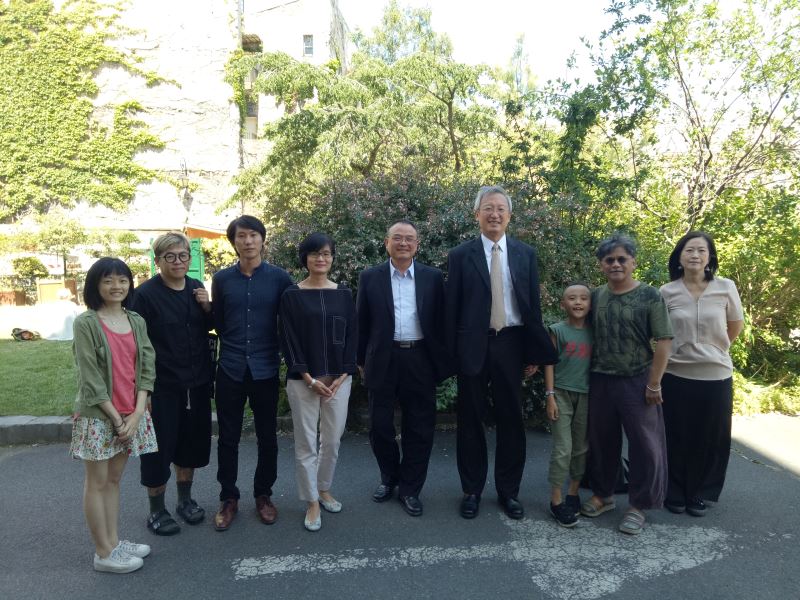 Deputy Minister visits Taiwanese artists serving residency in France