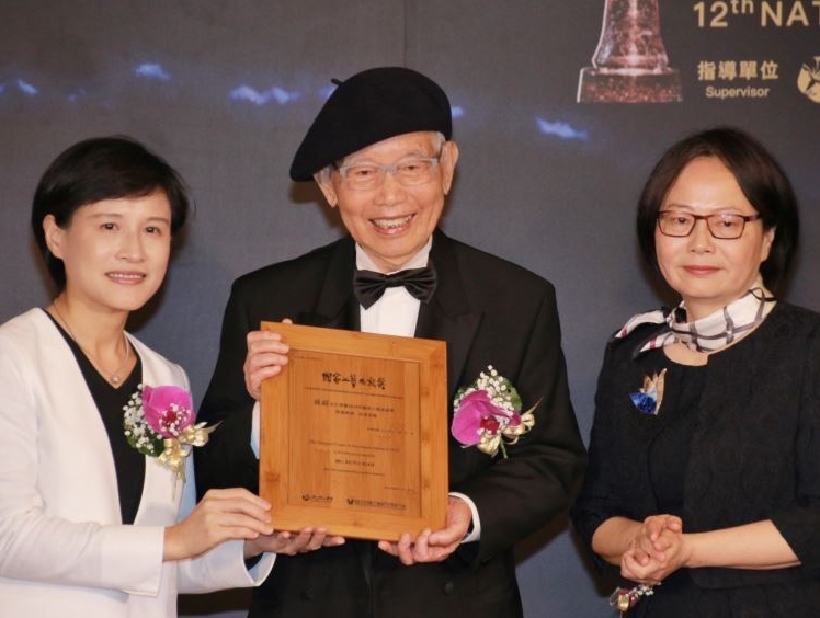 Crystalline glaze master receives lifetime crafts achievement award