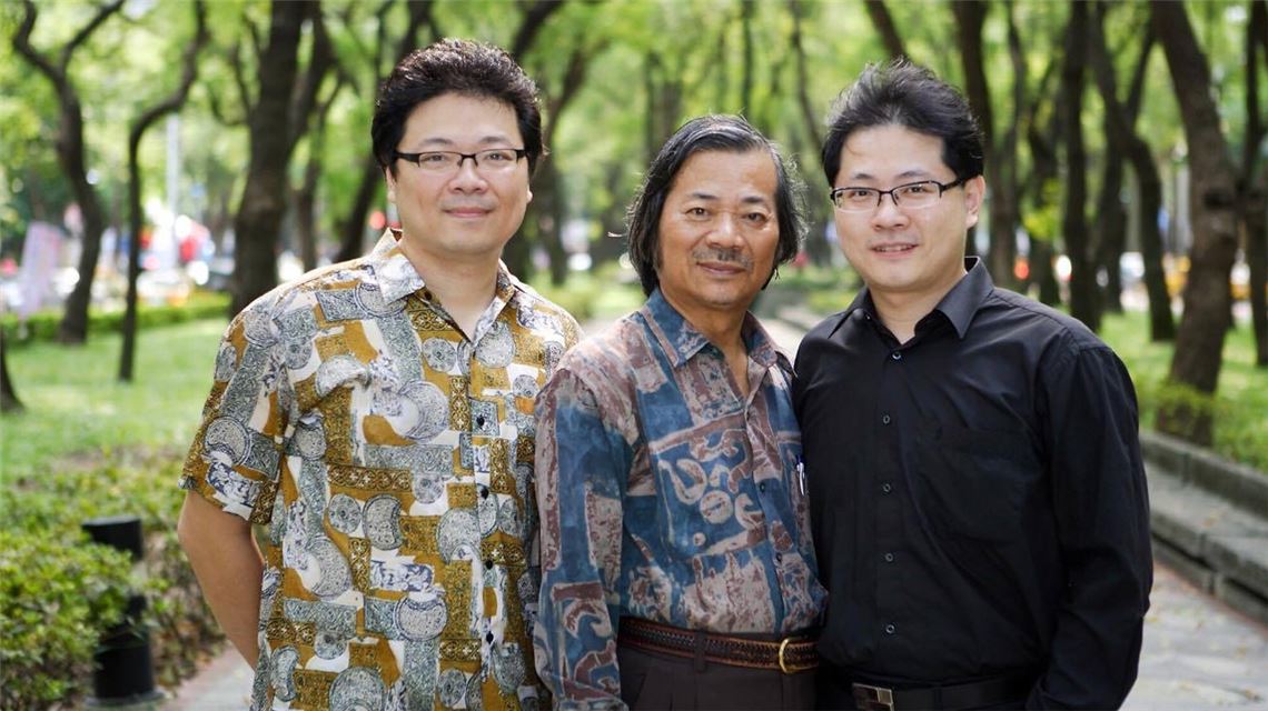 豎琴世家李哲藝(左起)、父親李武男以及弟弟也是豎琴家李哲音。