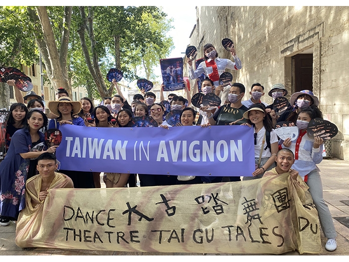 Taiwanese troupes wins praise for their street parade performance in France