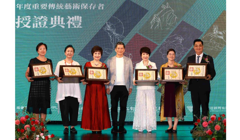 Six Taiwan's traditional arts preservationists honored for perpetuating cultural heritage