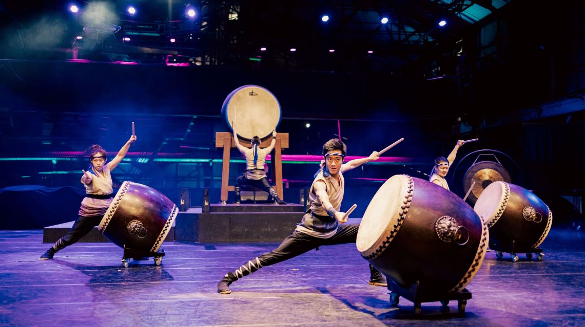 十鼓擊樂團於2007年於臺南仁德糖廠成立「十鼓文化村」。圖為定目劇彩排精彩演出畫面。