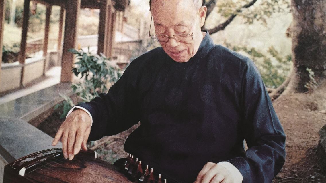 梁在平是臺灣箏樂領域的開拓者，終身奉獻於箏樂創作、教學與推廣，並活躍於國內外演奏舞臺，名滿天下。