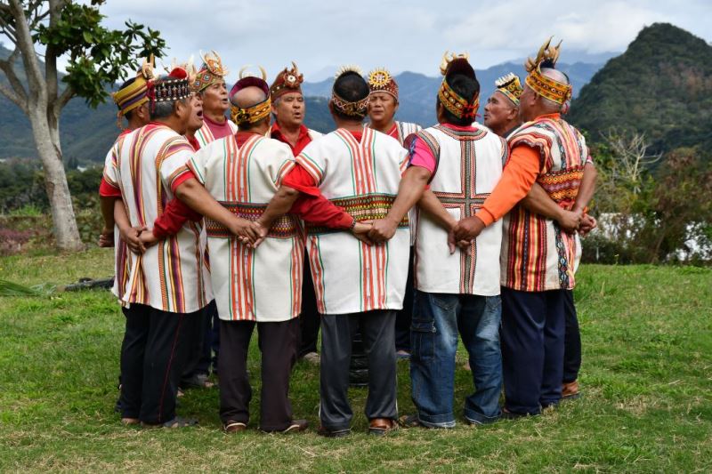 La tribu aborigen bunun de Taitung fue invitada a actuar en el teatro Alliance en Francia