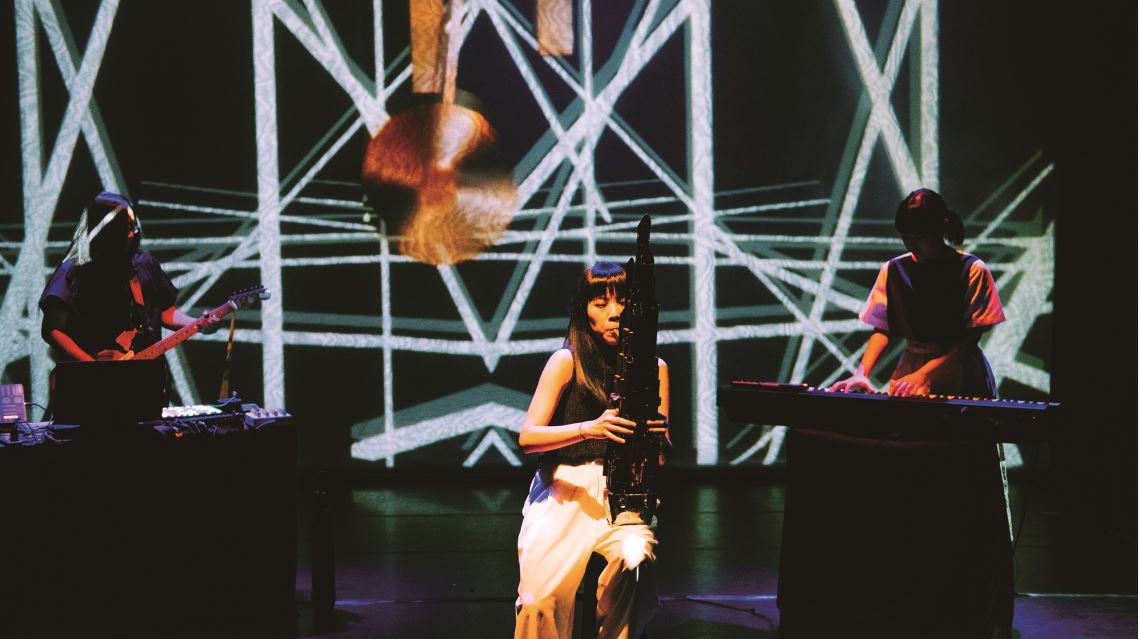李俐錦於2018 年獲「廣藝愛樂miXtage 計畫」舉辦個人「電光聲影」全創作音樂會，以笙結合電子音樂及燈光、現場即時投影，表演中不間斷，欲以劇場形式呈現器樂演奏會的新樣貌。