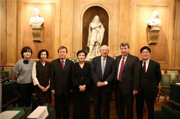 Minister hosts 20th Taiwan-France Cultural Award in Paris