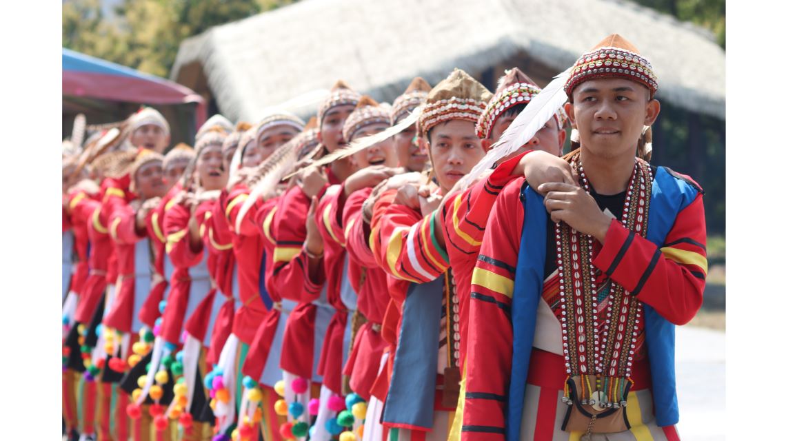 拉阿魯哇族及卡那卡那富族族人努力復振傳統祭儀；圖為拉阿魯哇族聖貝祭。