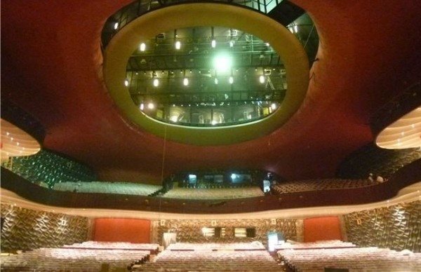 Explore the curvaceous National Taichung Theater