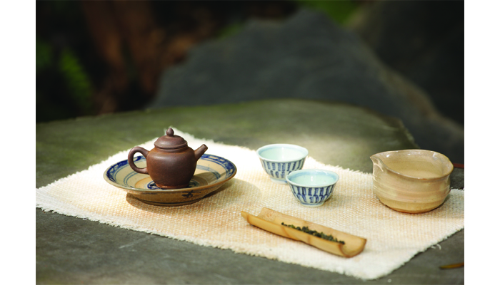 Sipping the Undulating Classics-The Philosophy and Aesthetics of the Oriental Tea Culture