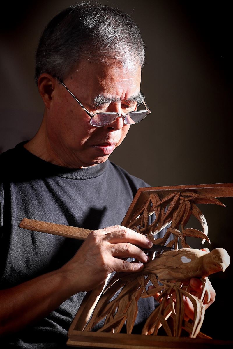 Woodcarver ‘Master Ayi’ recognized for lifetime achievement